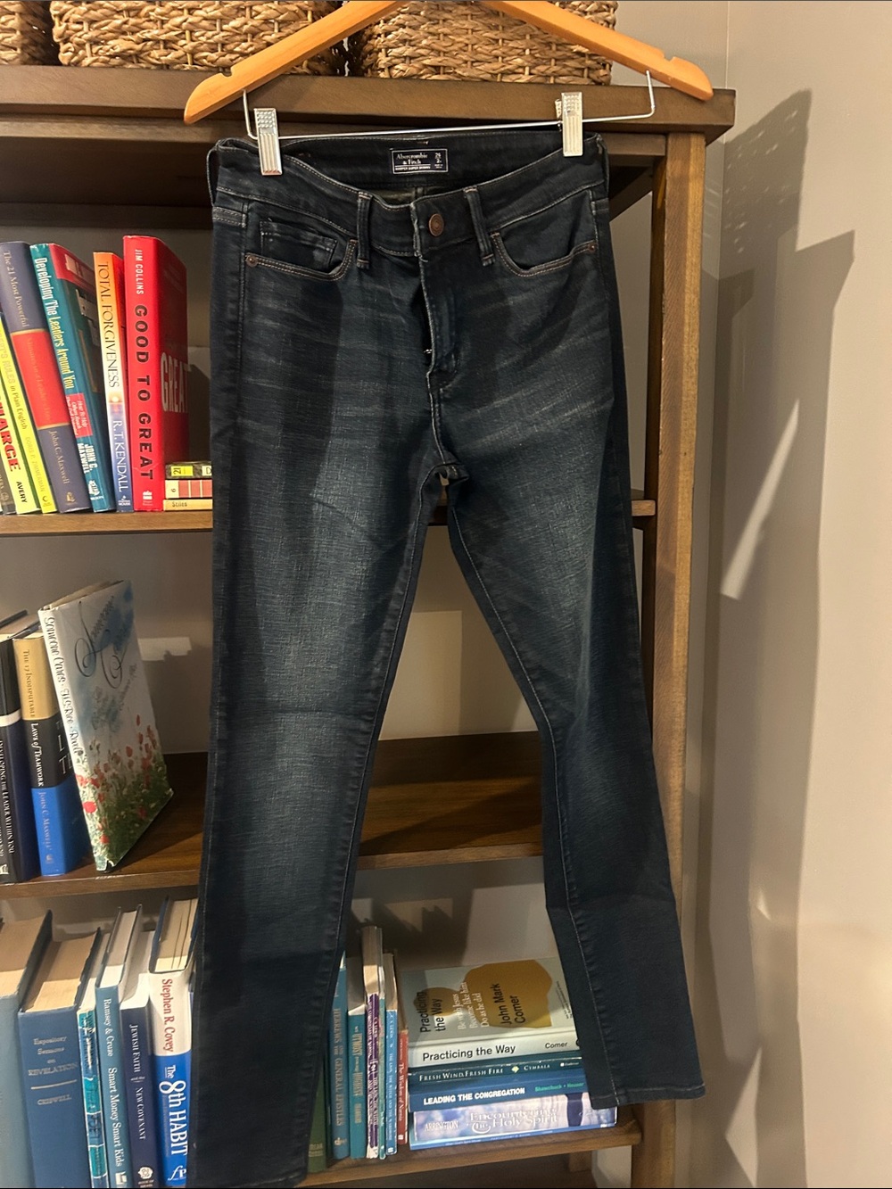 Abercrombie & Fitch Dark Wash Women’s Skinny Jeans